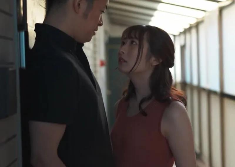 Bà xã mang thai, tôi bị cuốn hút bởi người vợ cạnh nhà thường ở nhà một mình